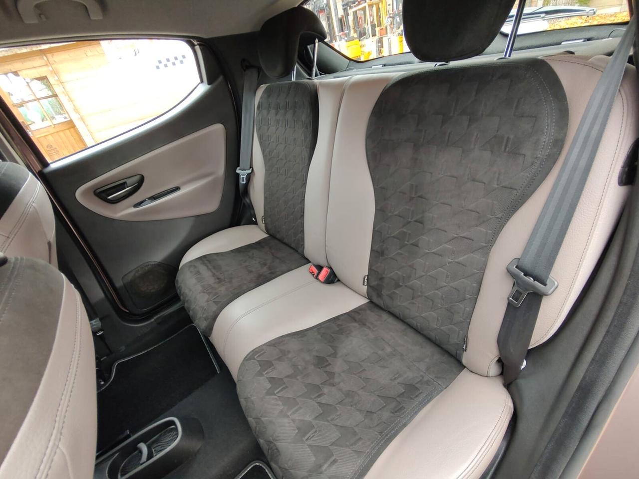 Lancia Ypsilon ELLE 5 PORTE, 1.2 8V 69CV, EURO 6B, OK NEOPATENTATI, GARANZIA L.12 MESI