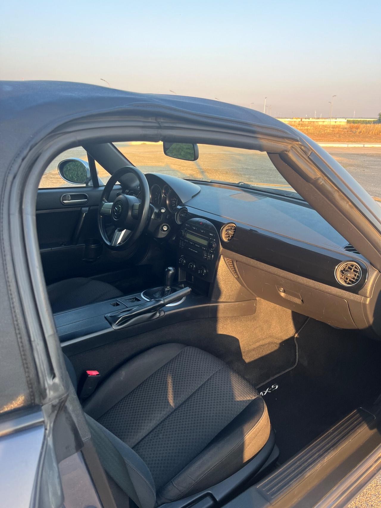 Mazda MX-5 Roadster 1.8L 16V Earth