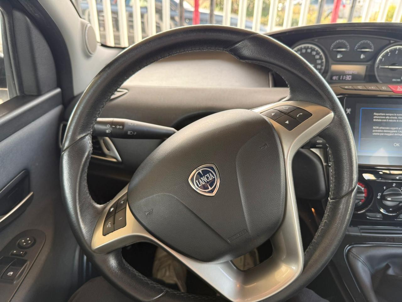 Lancia Ypsilon 1.0 FireFly 5 porte S&S Hybrid Ecochic Gold