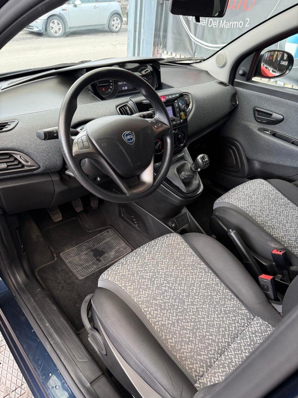 Lancia Ypsilon 1.0 FireFly 5 porte S&S Hybrid Ecochic Silver