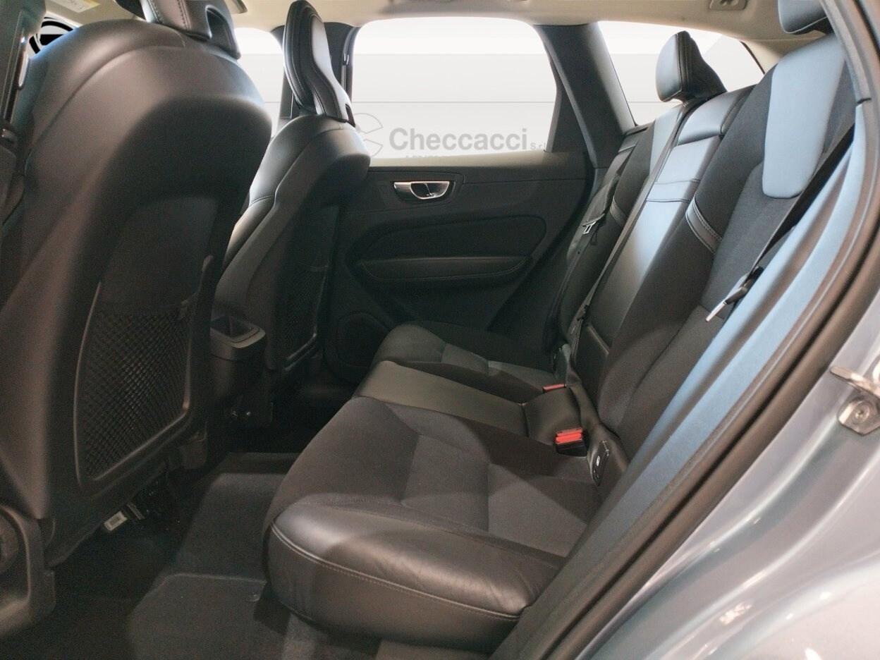 VOLVO XC60 (2017-->) XC60 D4 Geartronic Business