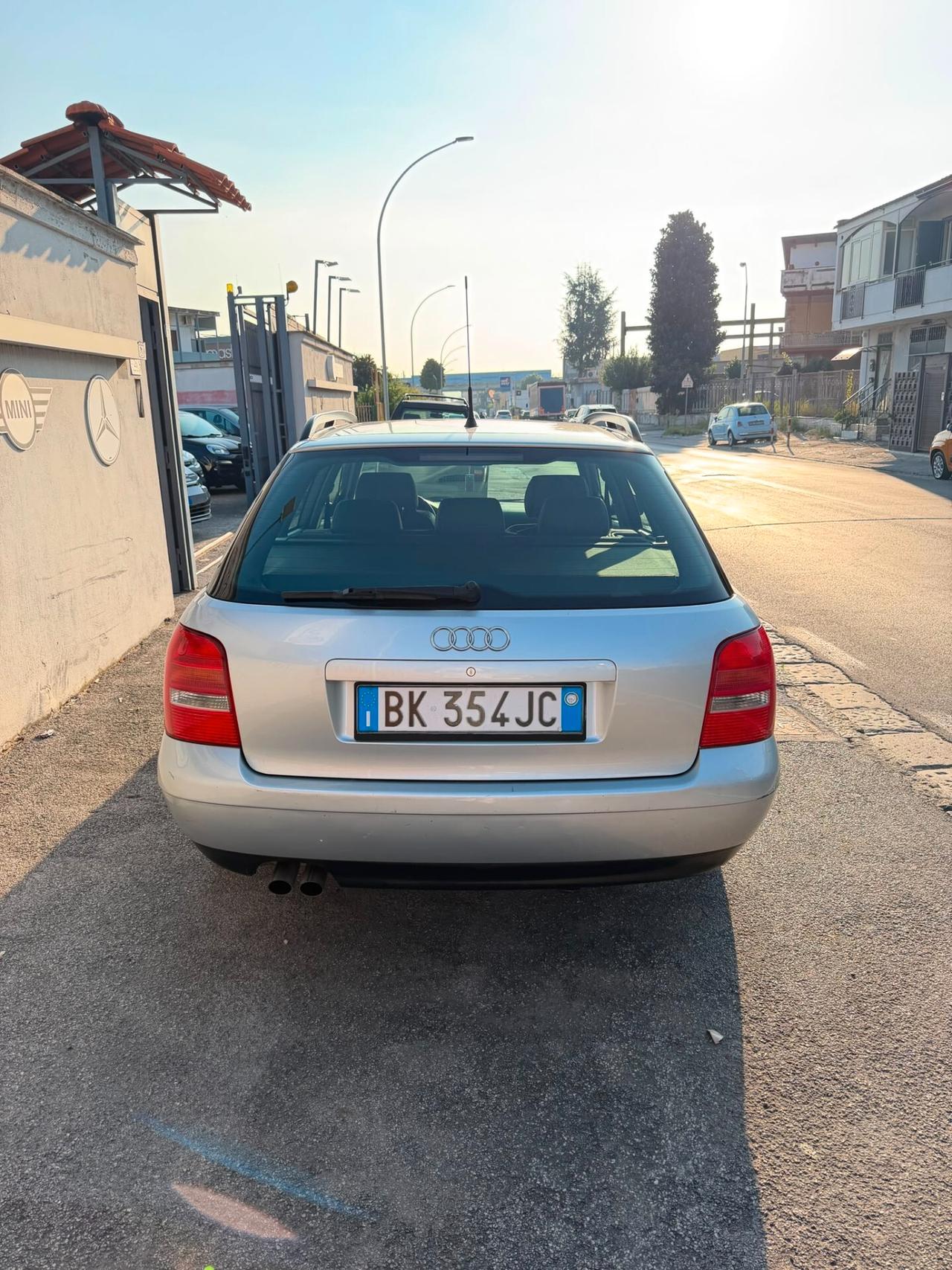 Audi A4 Avant 2.8 V6 quattro auto (5m)