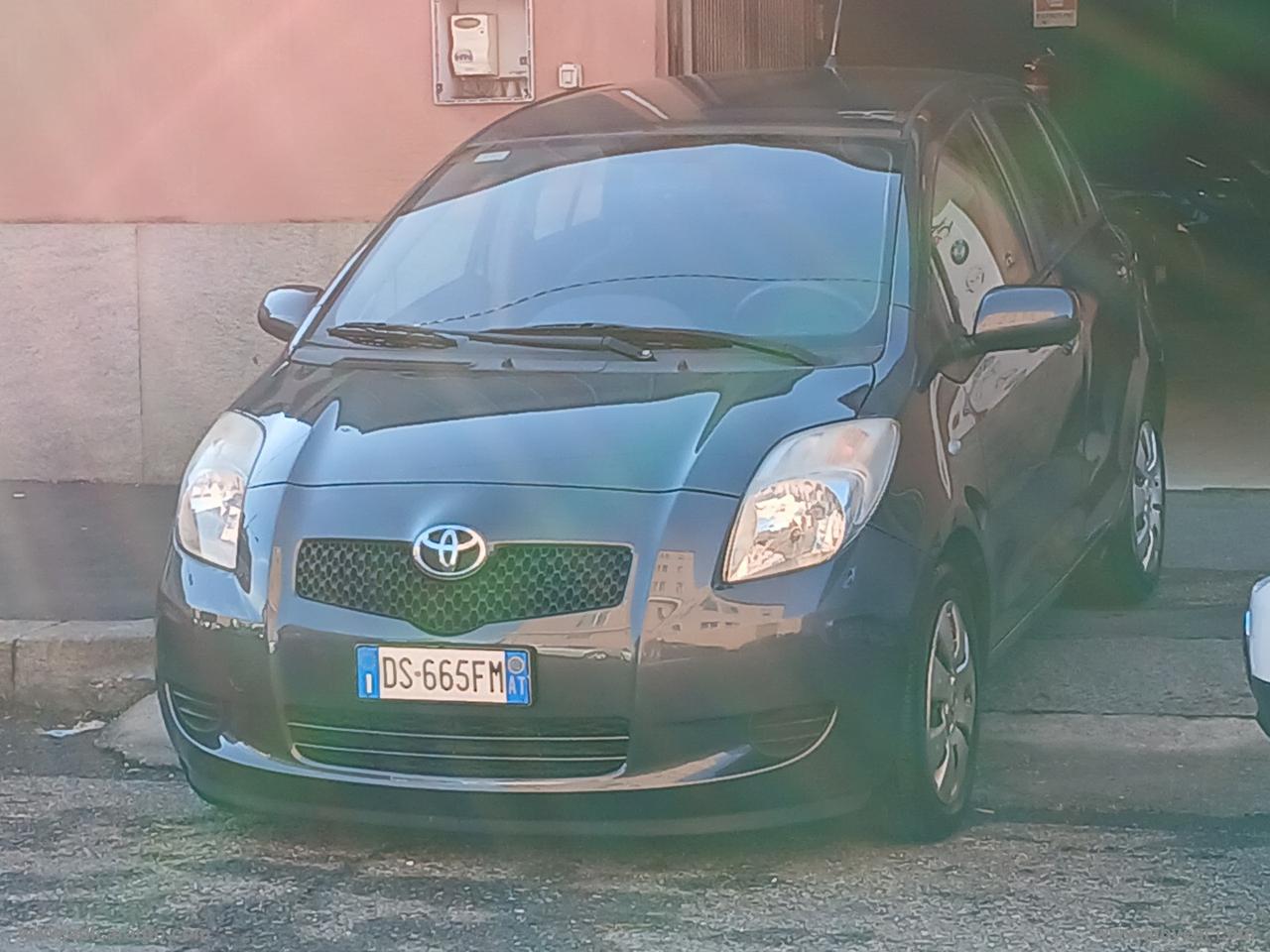 TOYOTA Yaris 1.0 5p. Sol