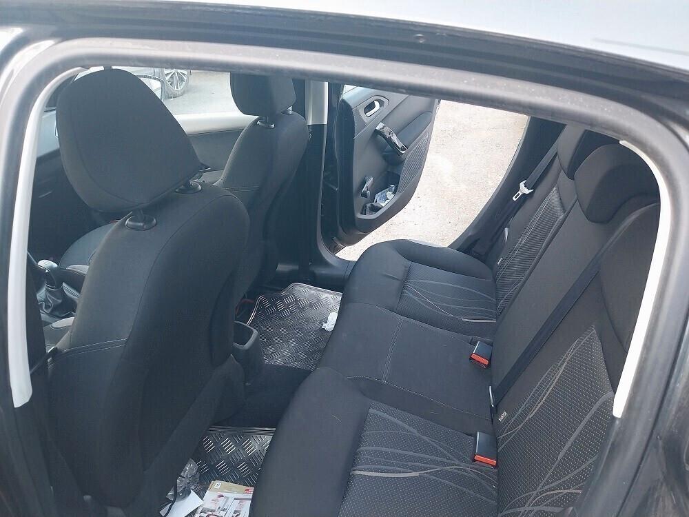 Peugeot 208 PureTech 82 5p. GPL Allure