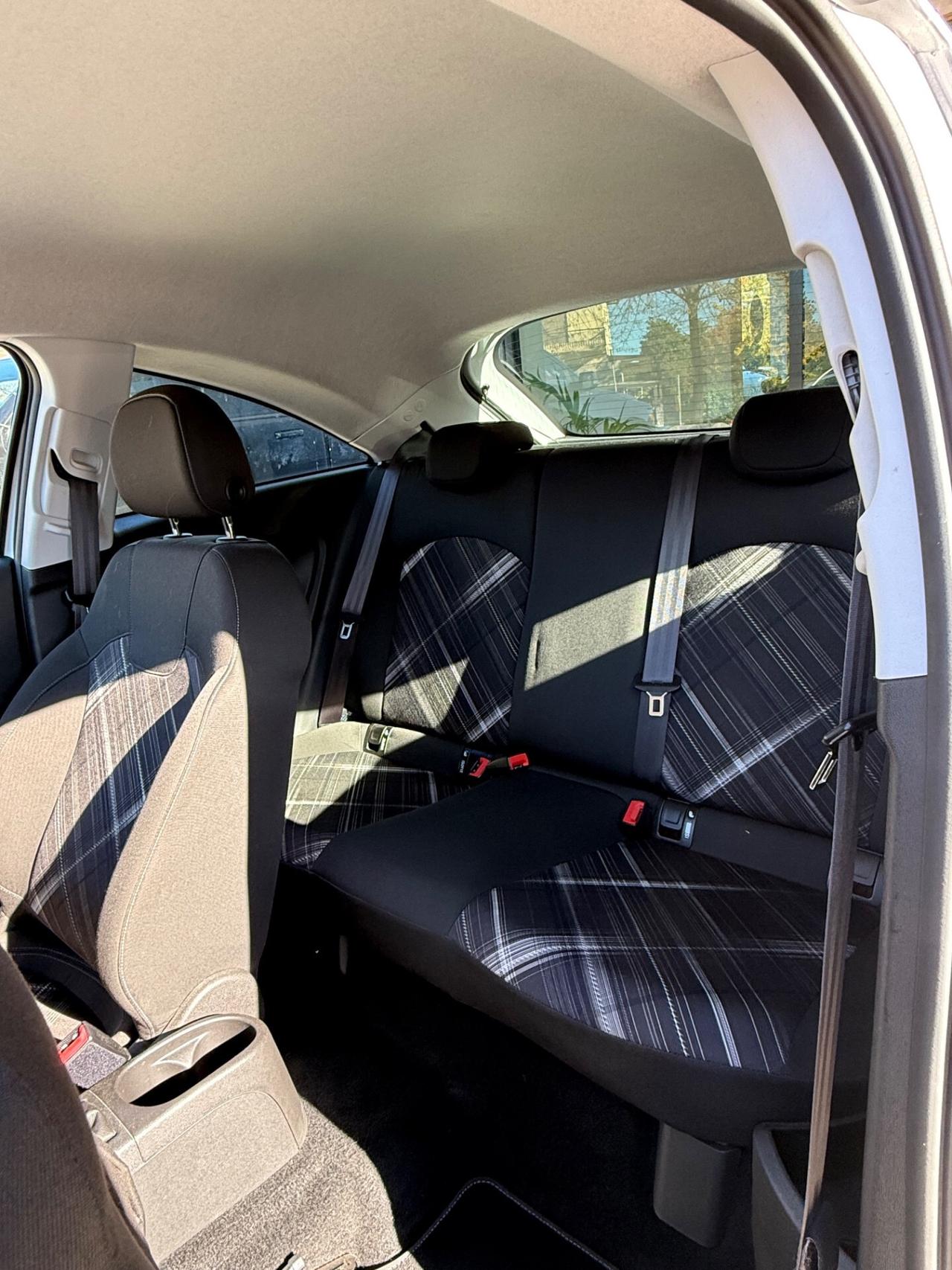 Opel Corsa 1.4 90CV Black&white Neopatentati