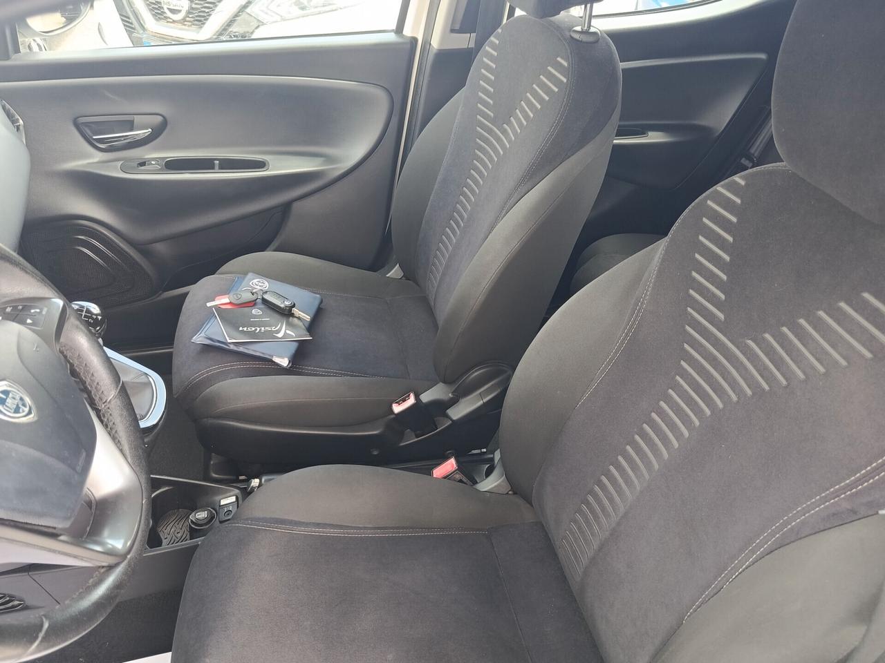Lancia Ypsilon 1.2 69CV 5 porte S&S Gold