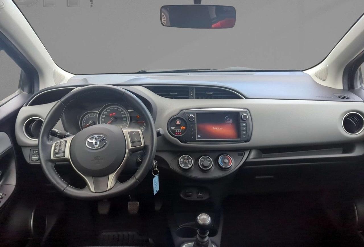 Toyota Yaris 1.3 5 porte Lounge navi telecamera full