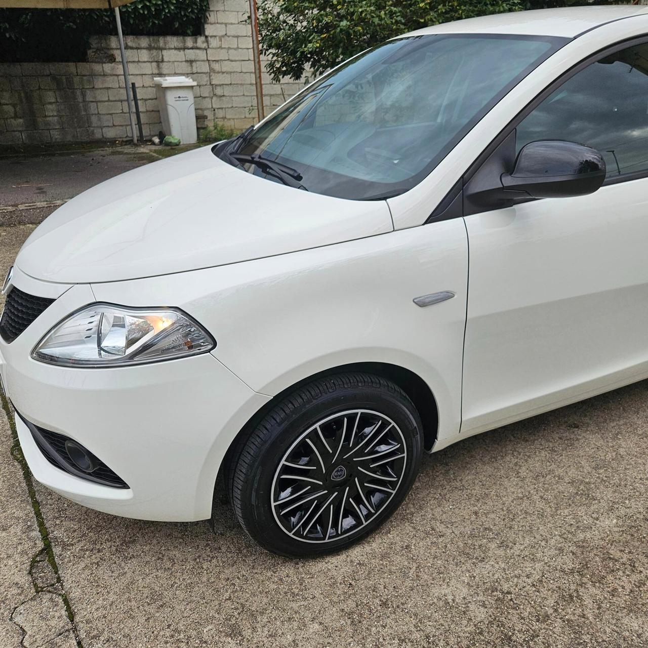 Lancia Ypsilon 1.0 70cv Hybrid Gold 2021 26.000km