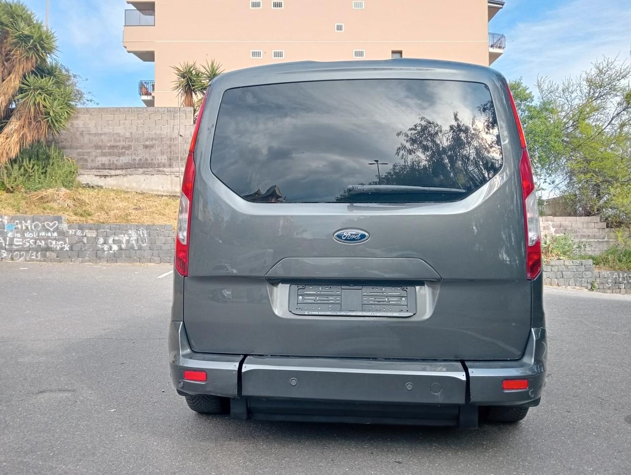 Ford Tourneo Connect Pianale ribassato con rampa disabili in carrozzina