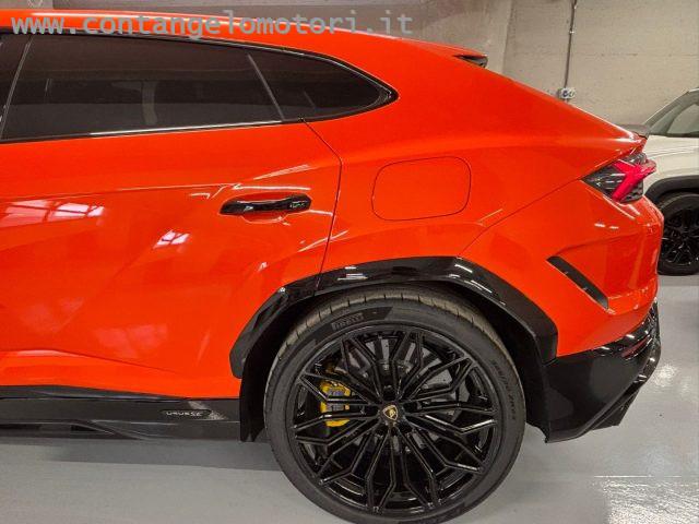 LAMBORGHINI Urus 4.0 SE vettura ufficiale