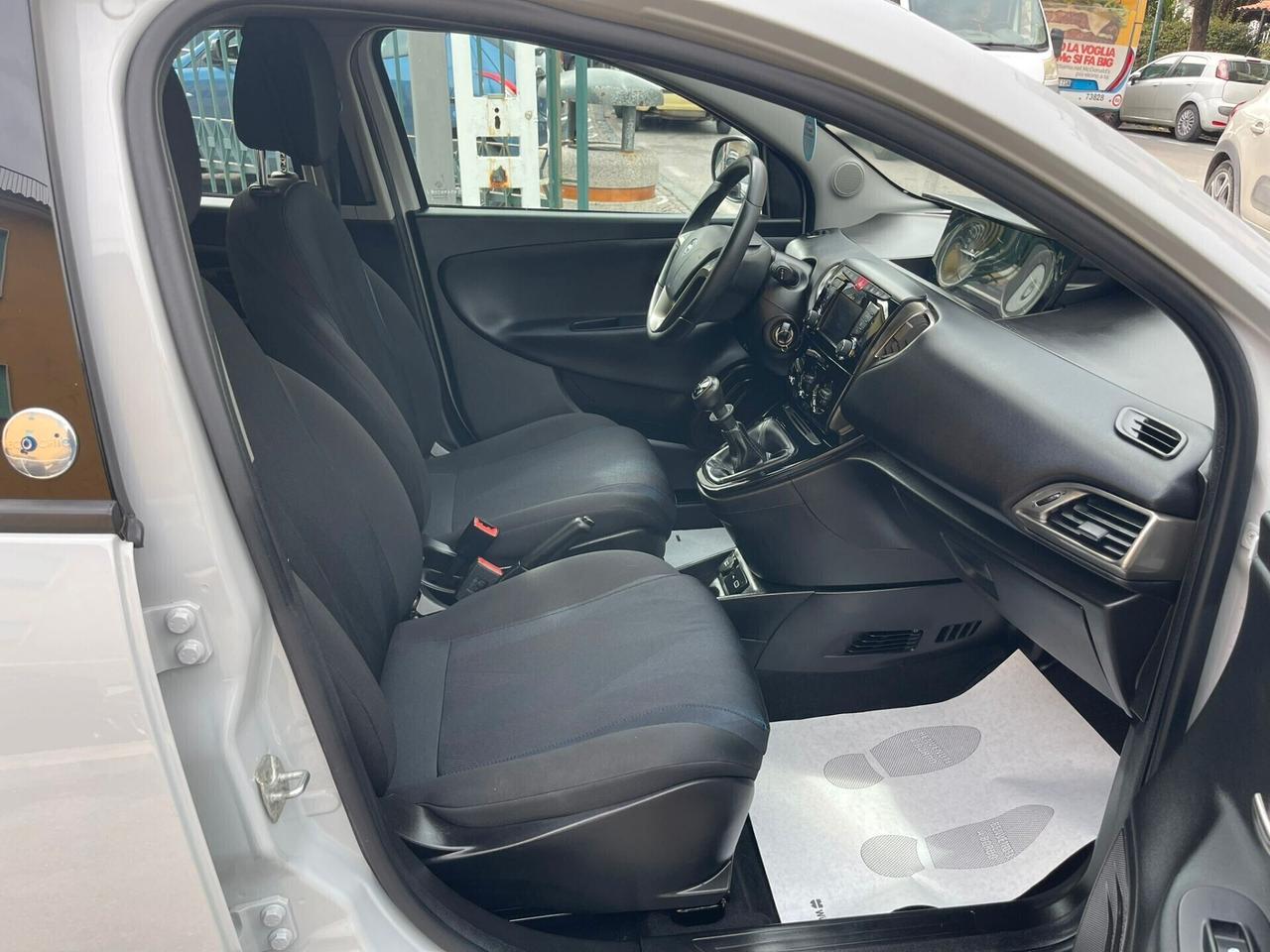 Ypsilon 1.2 69 CV 5 porte GPL Ecochic Gold