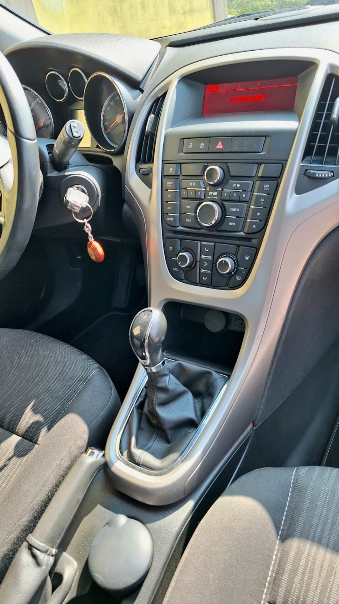 Opel Astra 1.4 - Benzina - 5porte - NEOPATENTATI
