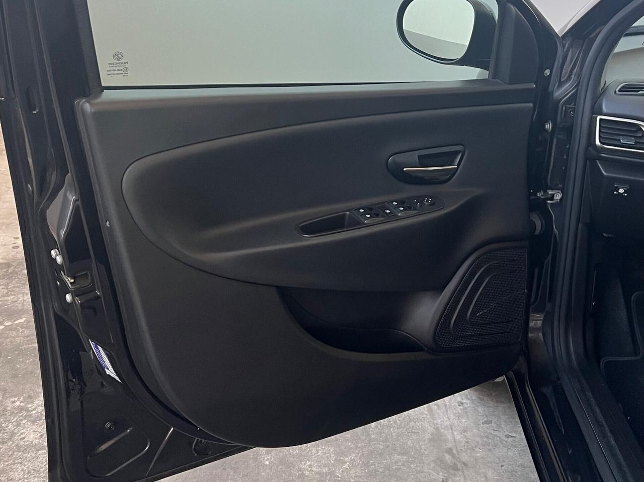 Lancia Ypsilon 1.2 69 CV 5 porte GPL PLATINUM