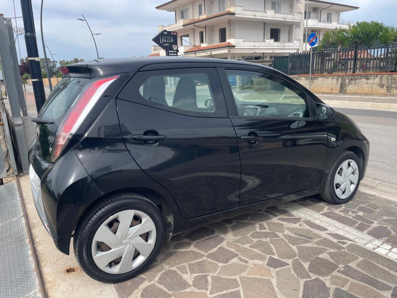 Toyota Aygo 1.0 VVT-i 69 CV 5 porte x-business