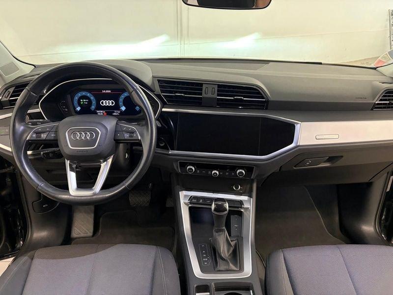 Audi Q3 45TFSI e Stronic Business