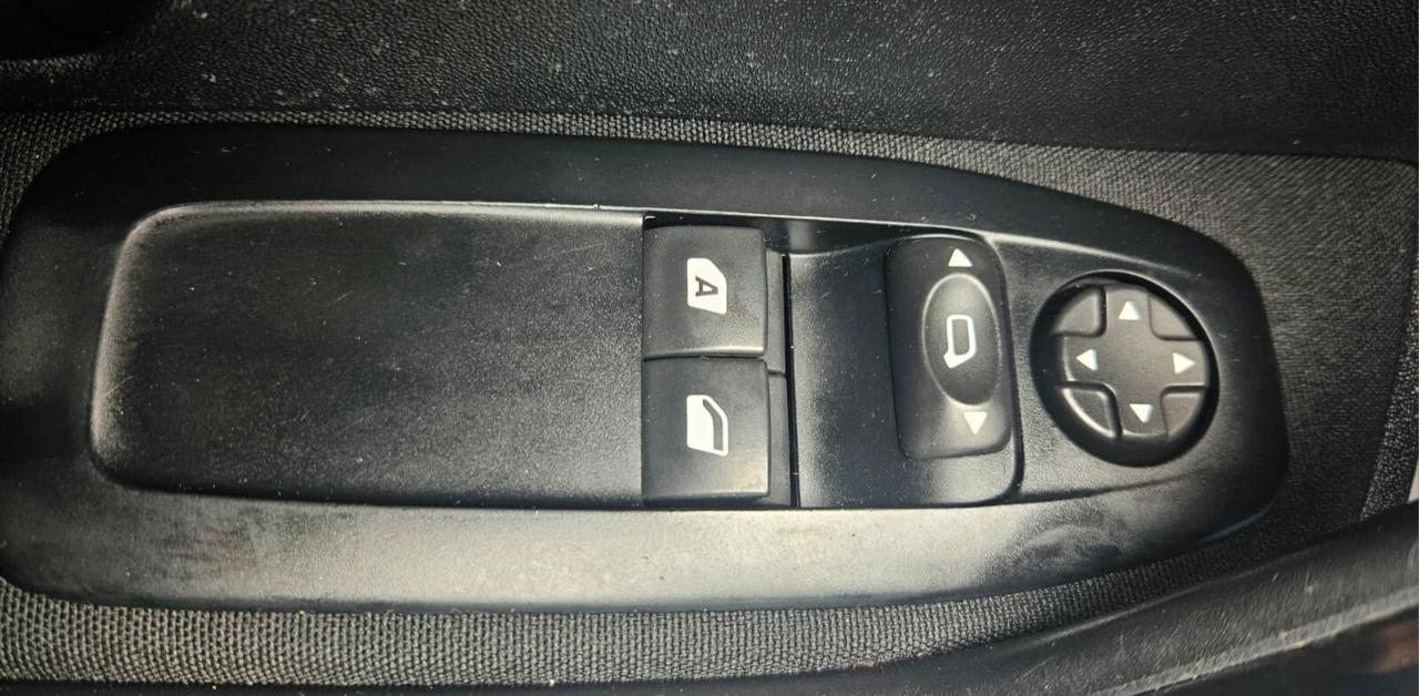 Peugeot 208 1.2 82CV 5porte Active