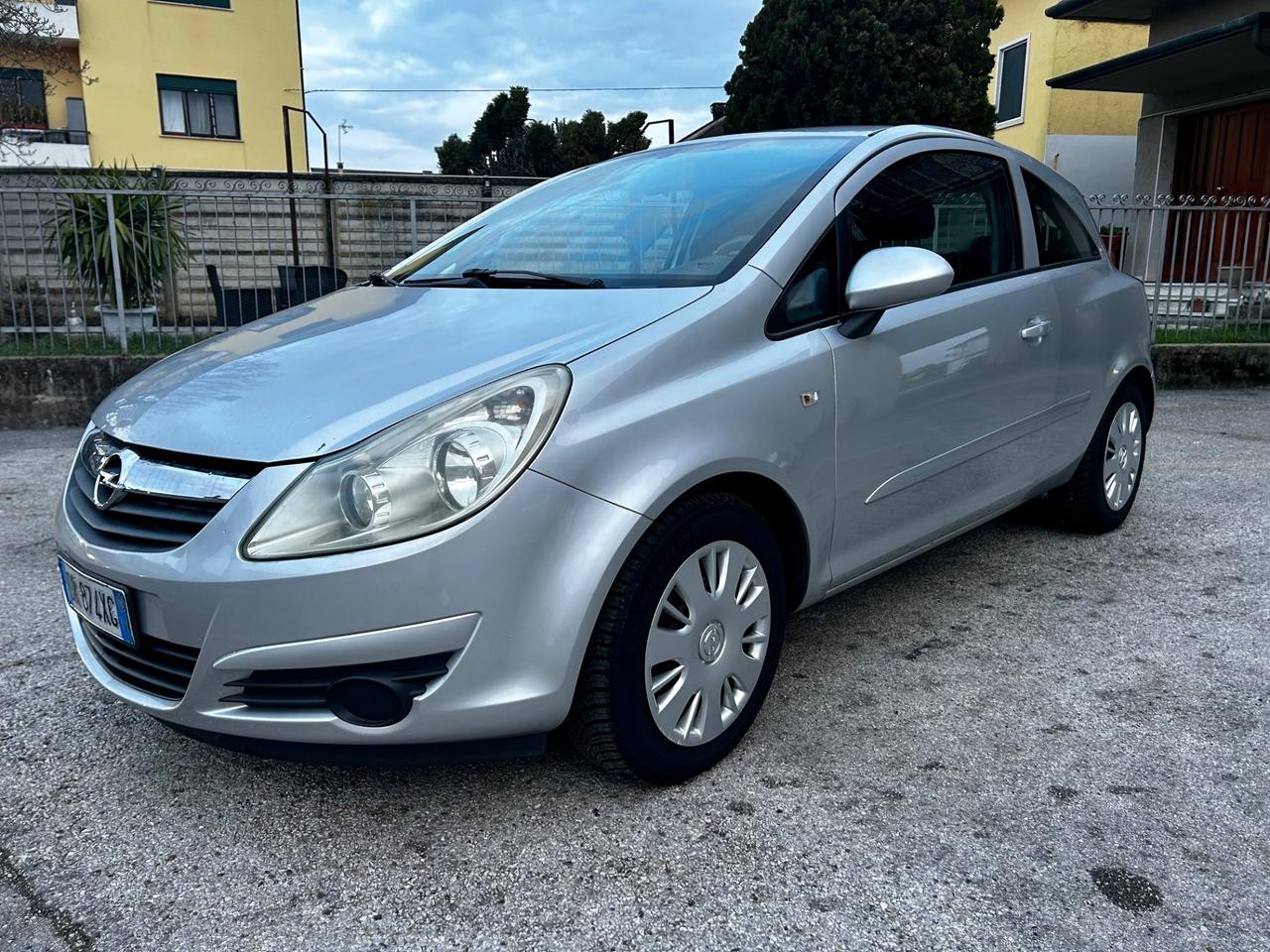 Opel Corsa 1.2 3 porte Sport