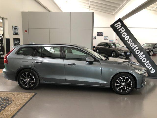 VOLVO V60 2.0 b3 Momentum Business auto 8m my21