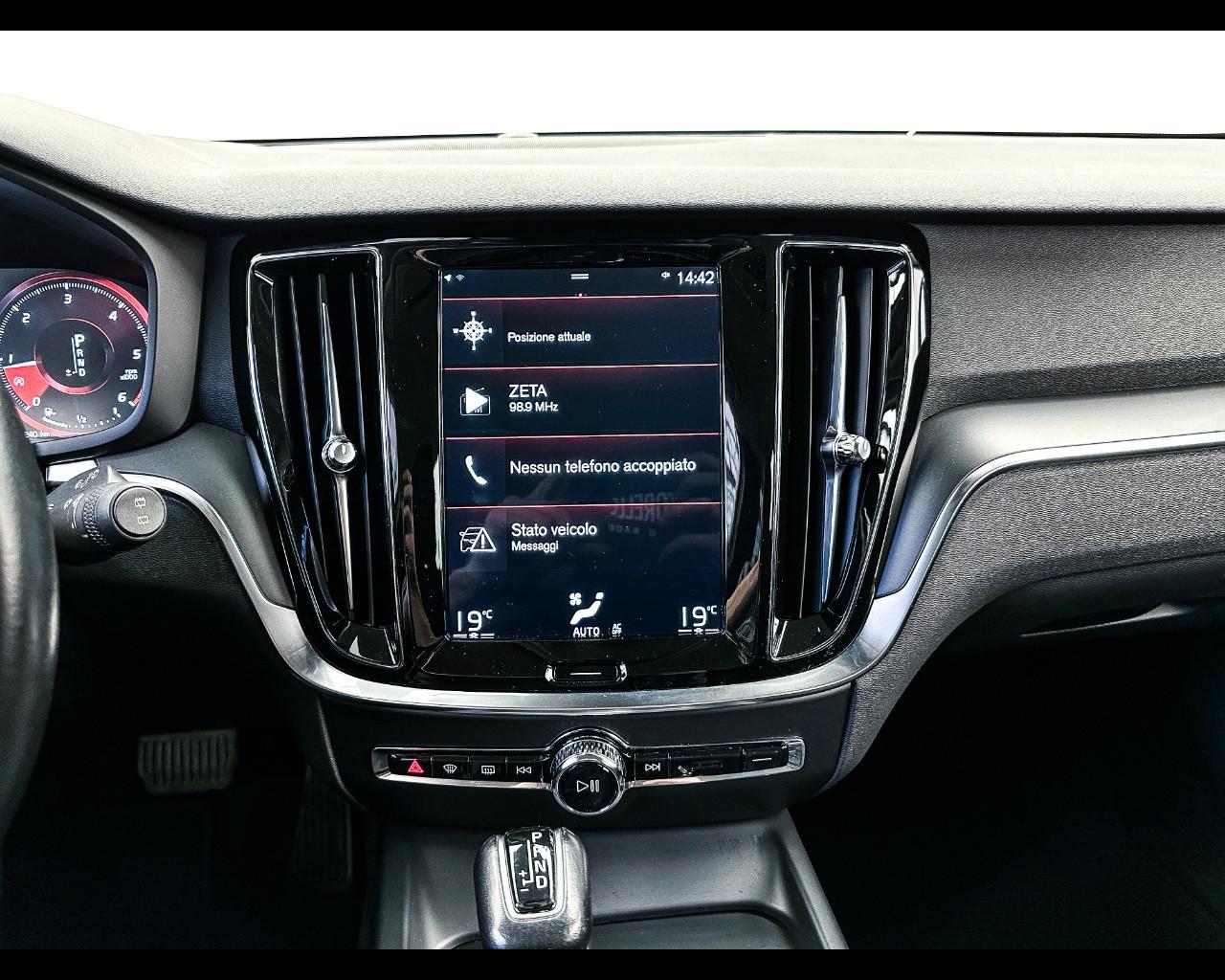 VOLVO V60 (2018-->) - V60 D3 Geartronic Momentum Business