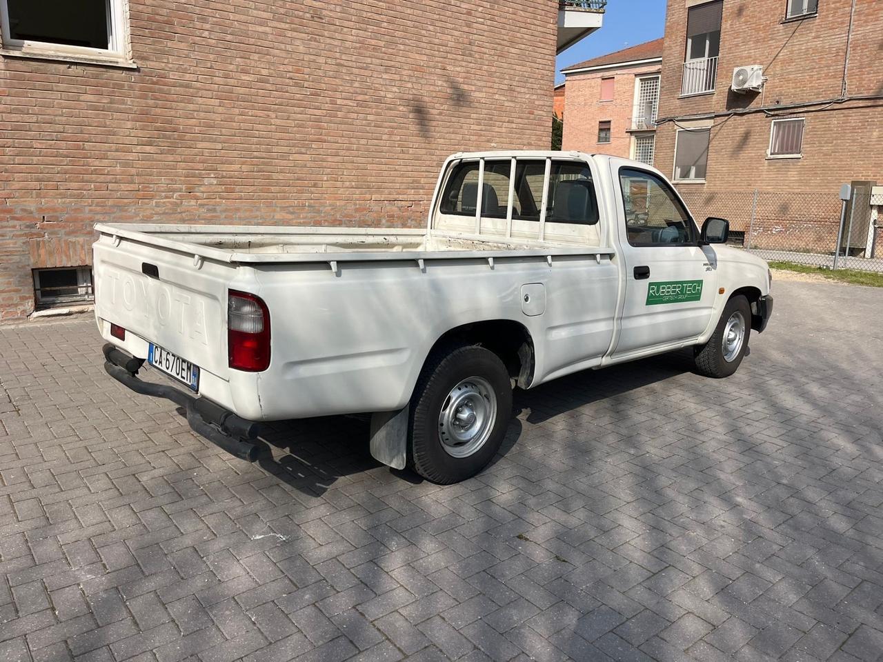 Toyota Hilux 2.4 2WD