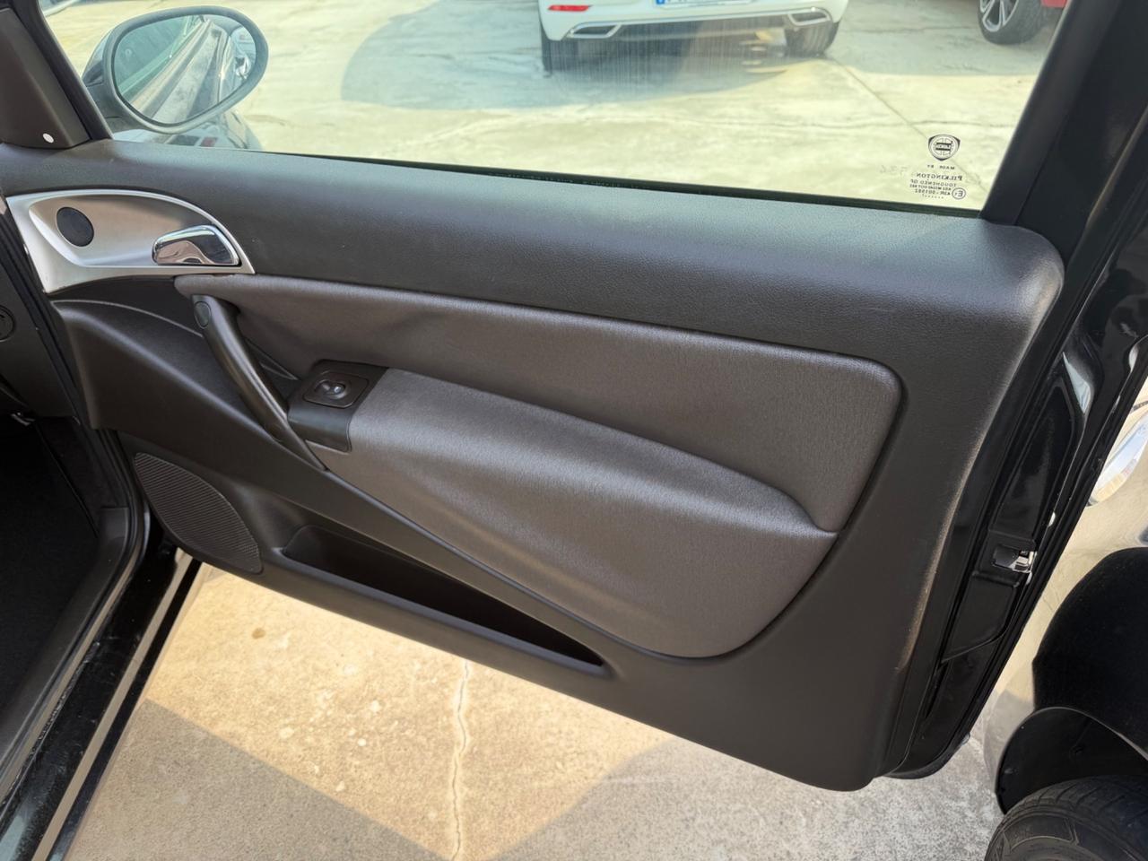 Lancia Ypsilon 1.3 MJT 75 CV Oro Giallo/108.000KM