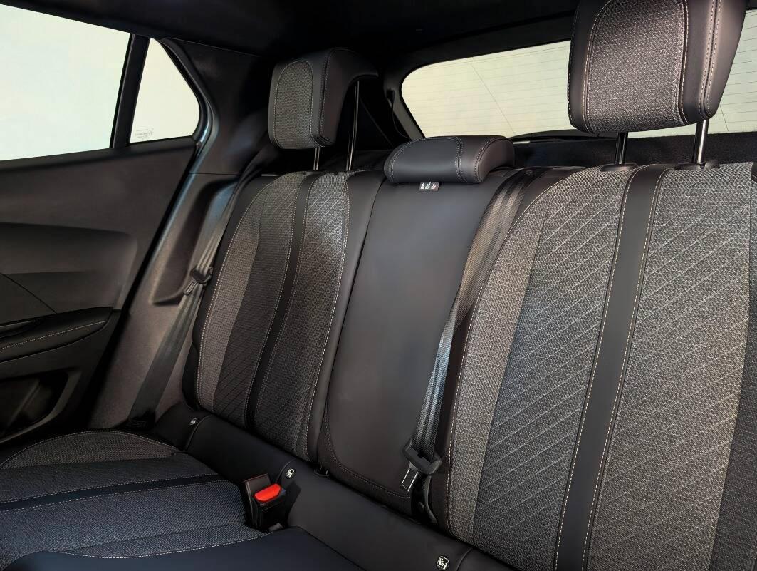 Peugeot 2008 1.2 puretech Allure s&s 130cv eat8