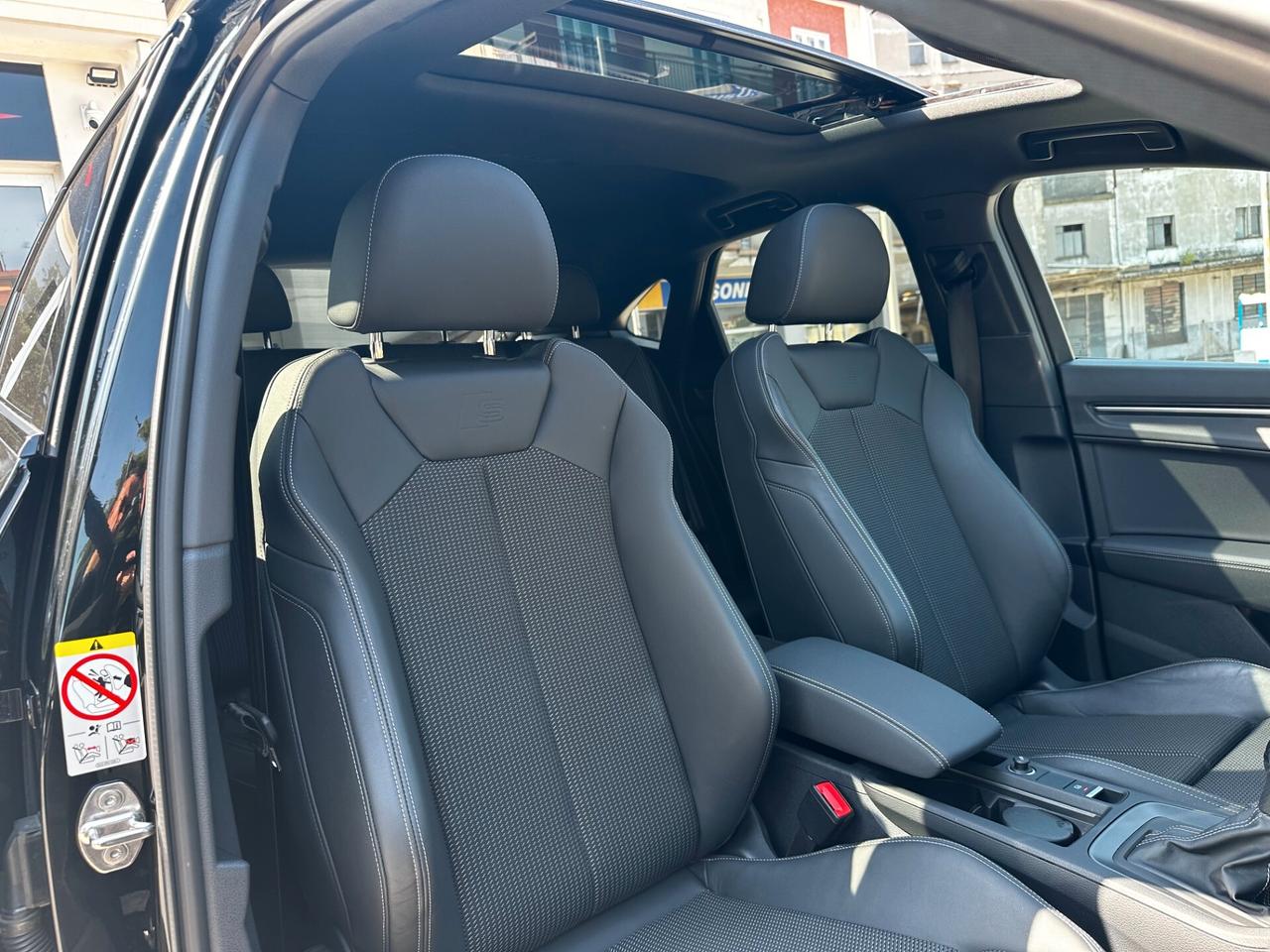 Audi Q3 SPORTBACK 35 TDI QUATTRO S LINE / PANORAMA / R20 / MATRIX