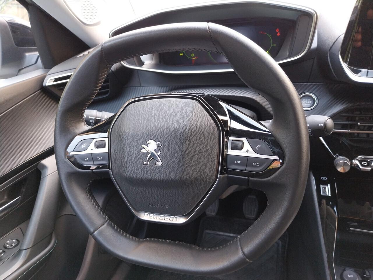 PEUGEOT 2008 1.2 BENZINA 30.000 KM ALLURE 2022