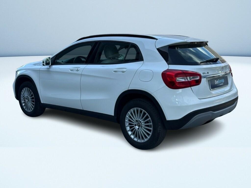 Mercedes GLA 180 180 D Business 7G-DCT