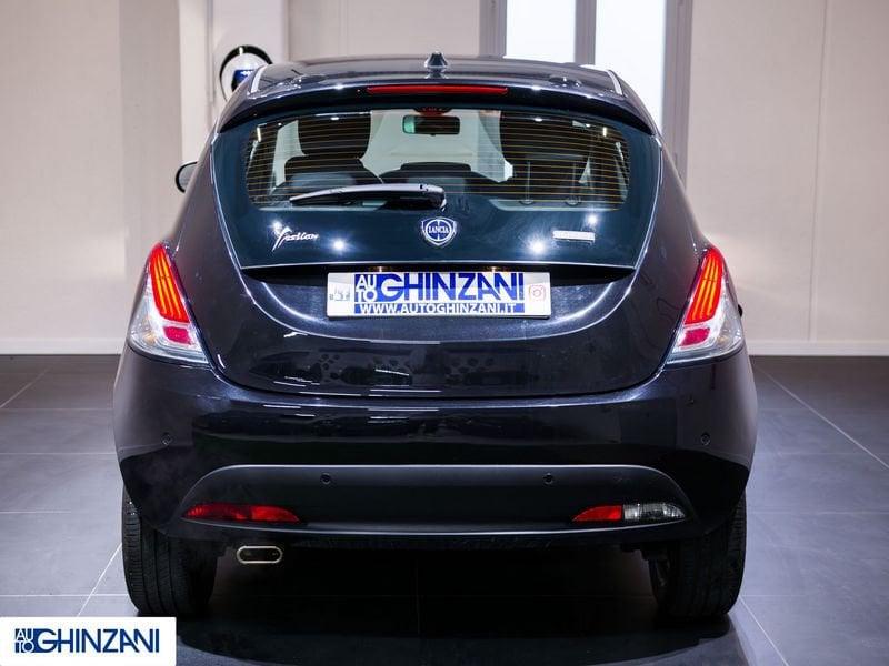 Lancia Ypsilon 1.0 Hybrid 70 CV S&S Gold Neo Patentati