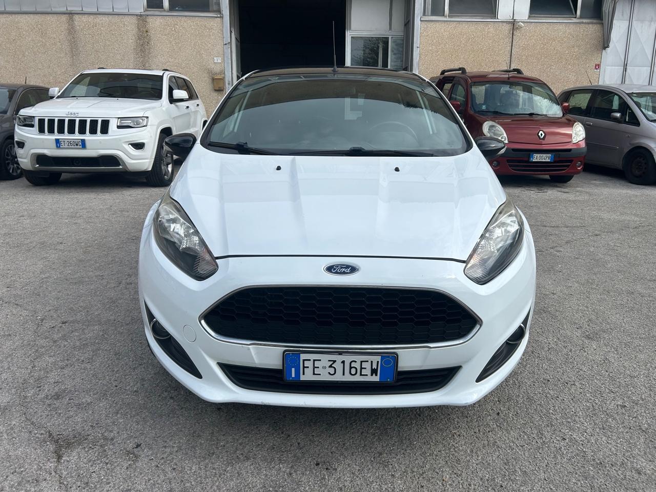 Ford Fiesta 1.5 TDCi Black & White Edition Euro 6B