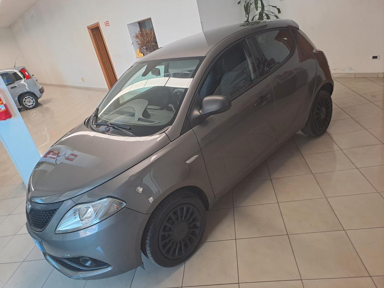 Lancia Ypsilon 1.0 FireFly 5 porte S&S Hybrid Ecochic Silver