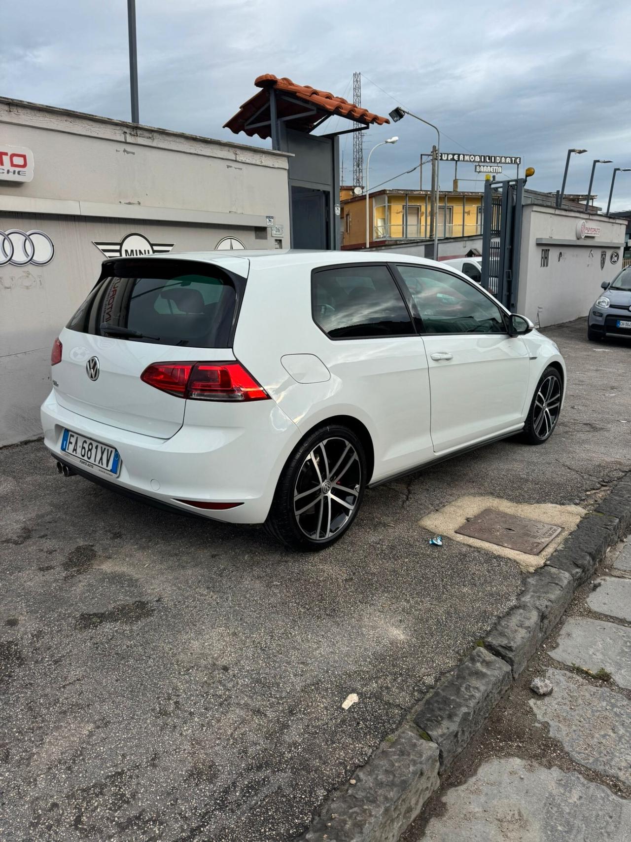 Volkswagen Golf VII 2013 3p 2.0 tdi Gtd