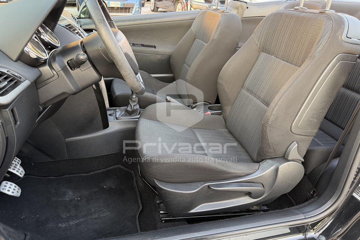 PEUGEOT 207 1.6 HDi 110CV CC Féline