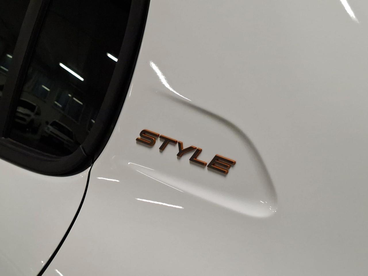 Peugeot 208 1200 PureTech 75CV Style 5 Porte Km. 0