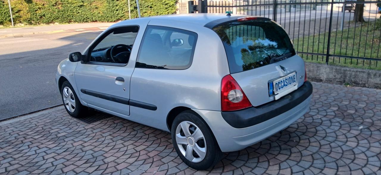 Renault Clio 1.1 benzina neopatentati