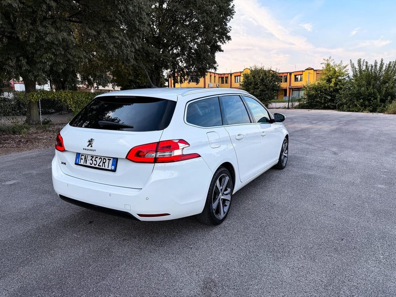 Peugeot 308 BlueHDi 150 S&S SW Allure