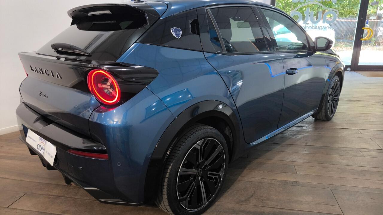 Lancia Ypsilon Hybrid e-DCT Edizione Cassina