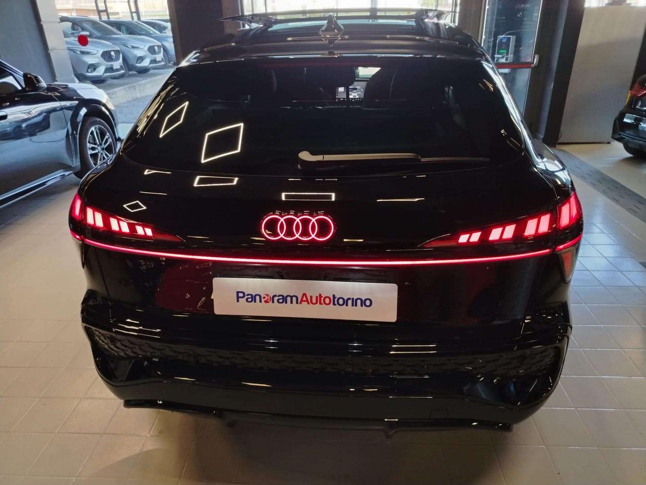 Audi Q3 Q3 Spb 35 2.0 tdi Identity Black s-tronic+ Tetto