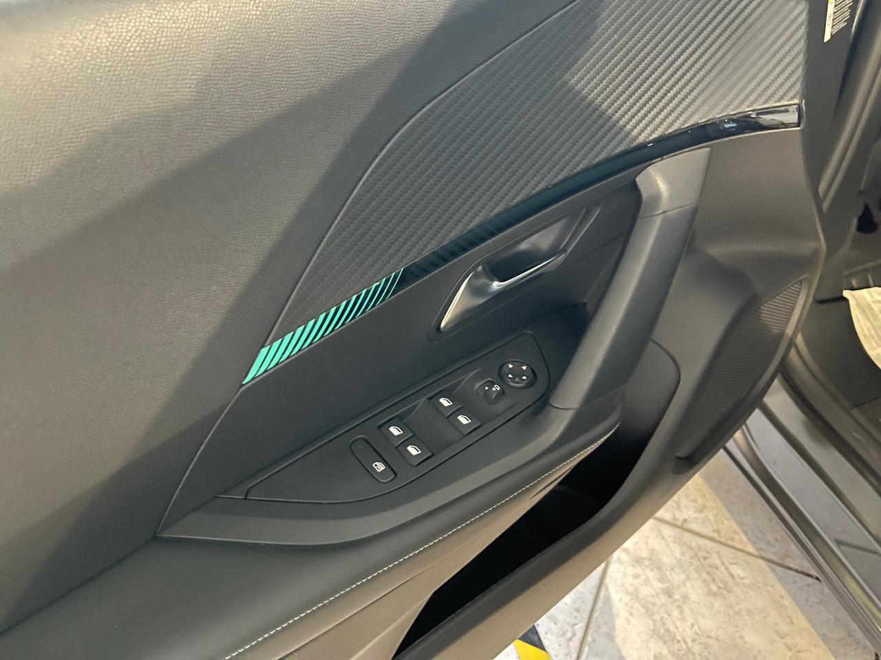 Peugeot 2008 PureTech 100 S&S Allure-NO VINCOLO DI FINANZIAMENTO