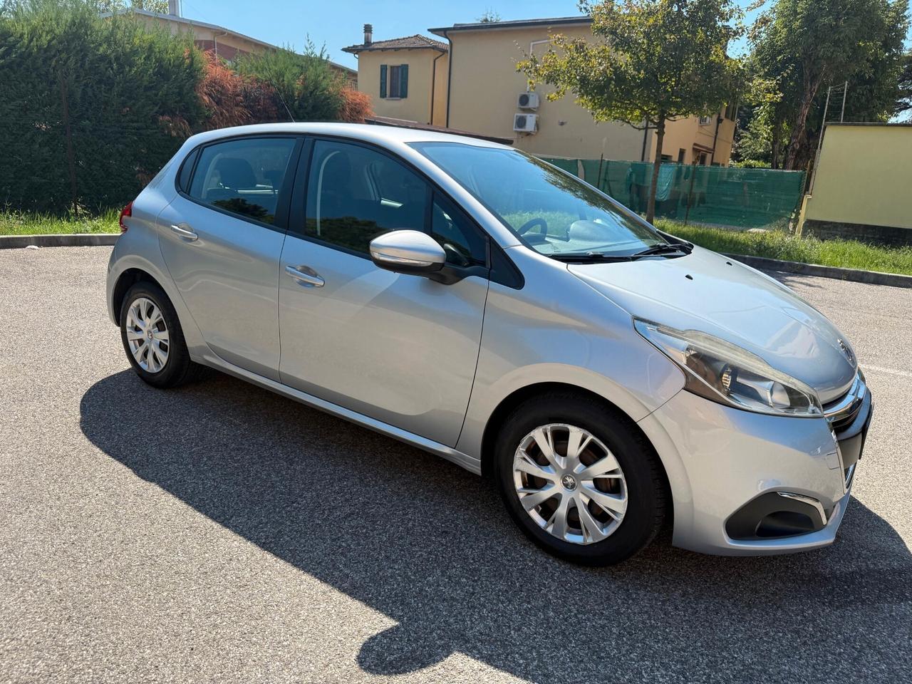 Peugeot 208 1.2 - NEOPATENTATI - 12 MESI DI GARANZIA -