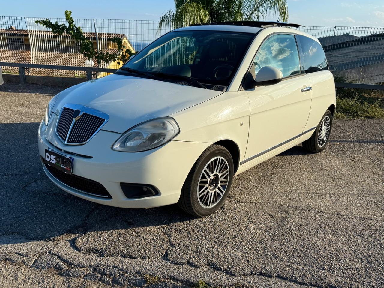 LANCIA YPSILON 1.3 MJT 75 CV PLATINUM