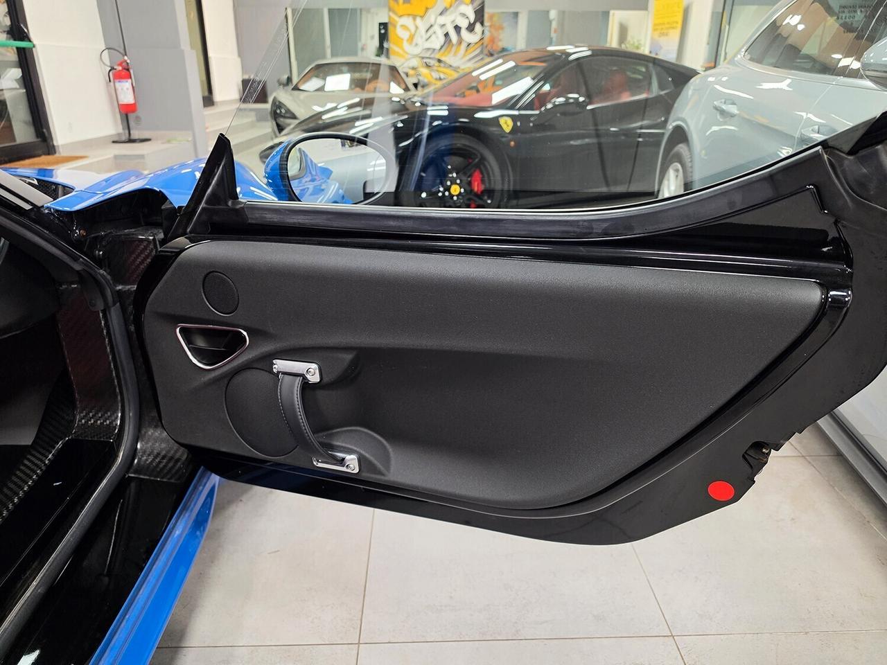 Alfa Romeo 4C 1750 TBi VERNICE SPECIALE _ TAGLIANDATA MENO DI 1000KM FA _ UNICO PROPRIETARIO _ SERVICE BOOK _ GARANZIA 12 MESI _ ALPINE _ ESTINTORE