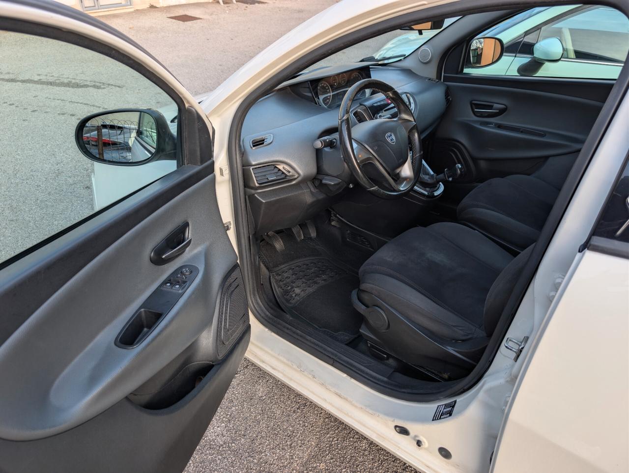 Lancia Ypsilon 1.2 69 CV 5 porte GPL