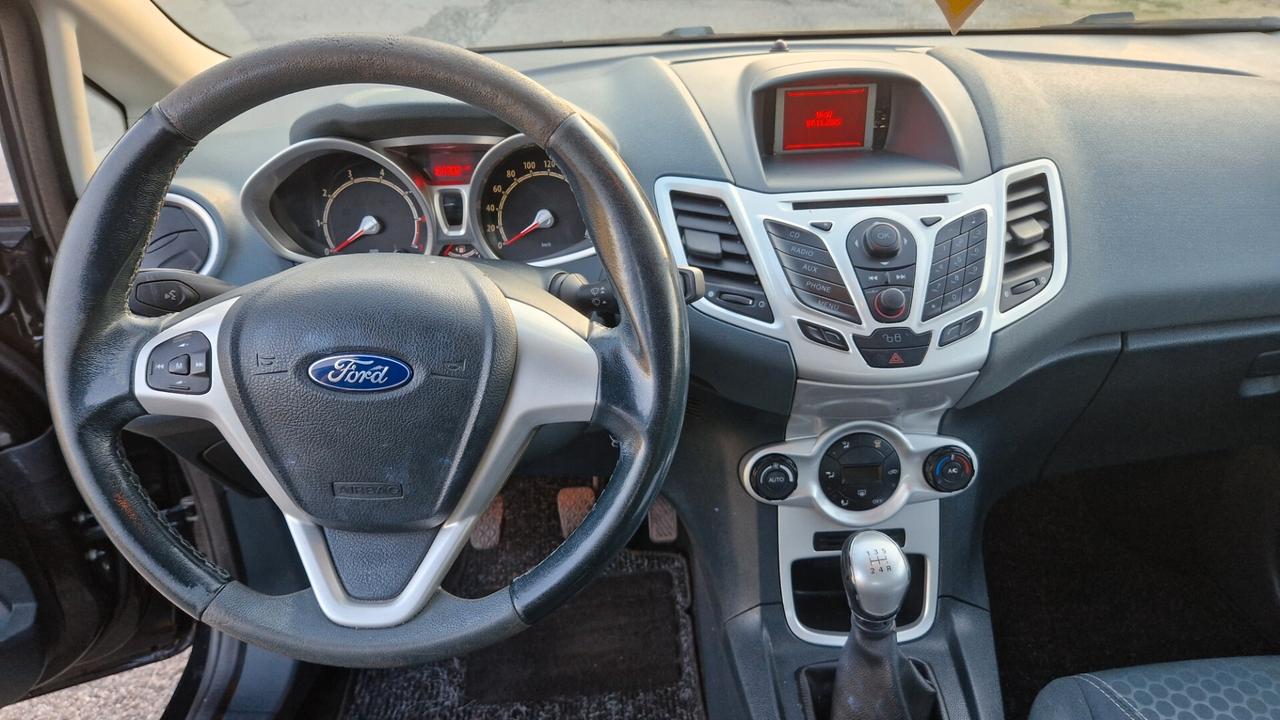 Ford Fiesta 1.4 5 porte Bz.- GPL Titanium Top neopatentati