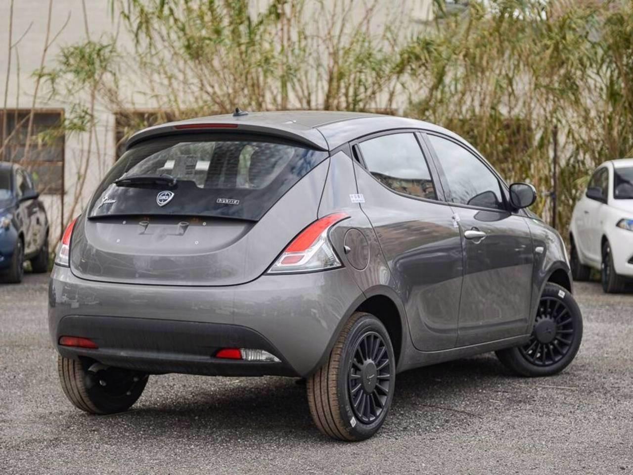 LANCIA Ypsilon III 2021 - Ypsilon 1.0 firefly hybrid Silver s&s 70cv