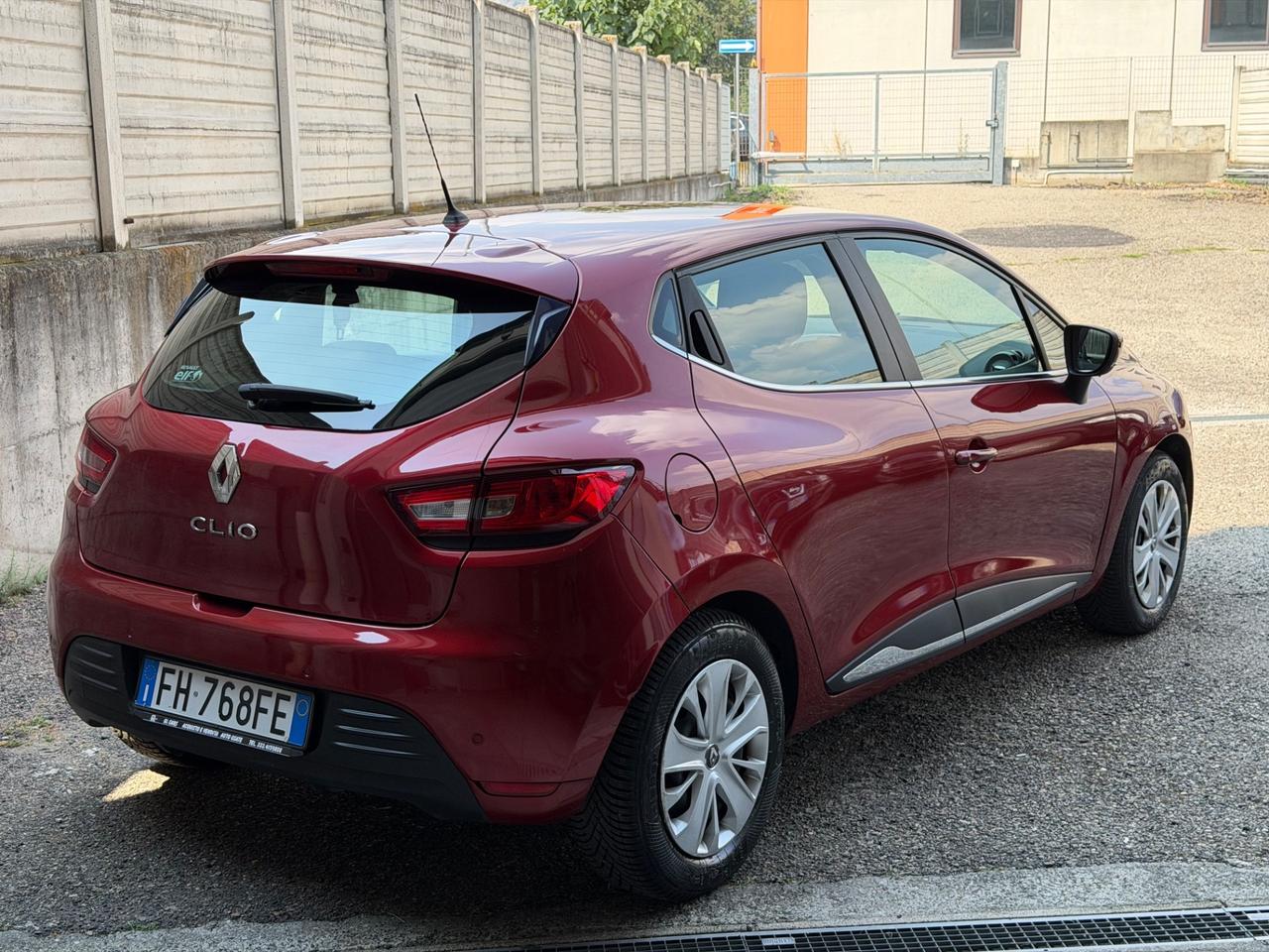 Renault Clio 1.2 75CV 5 porte Zen