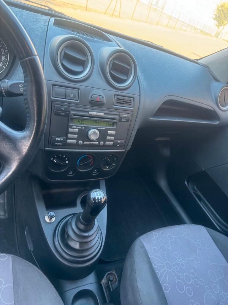 Ford Fiesta 1.2 BENZINA 2007 NEOPATENTATI