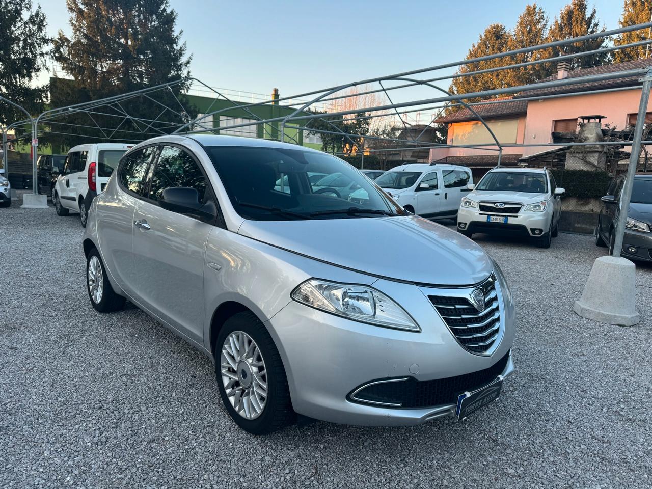 Lancia Ypsilon 1.2 69 CV 5 porte S&S Silver NEOPATENTATI