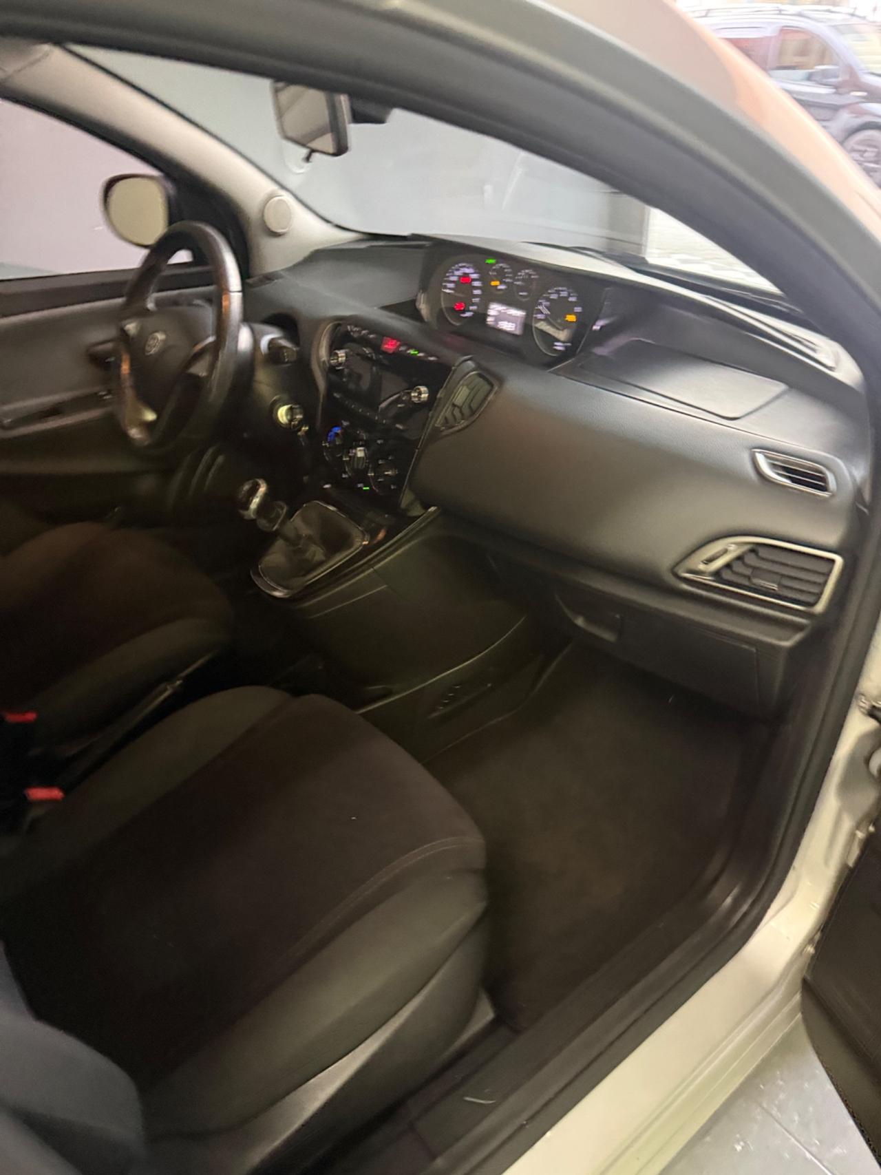 Lancia Ypsilon 1.2 69 CV 5 porte GPL Ecochic Silver